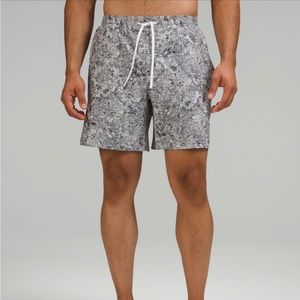 Lululemon Men’s “Pool” Short 7” Inseam w/ Liner (M) *SOLD OUT AT LULU*